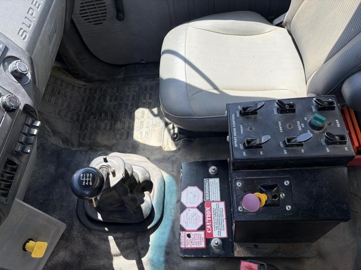 2011-ford-f750-image-17