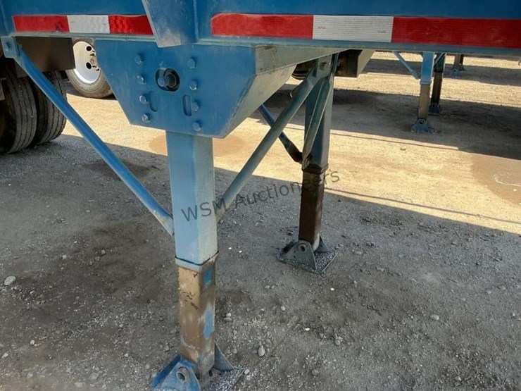 2018-versa-v-bottom-spreader-trailer-image-15
