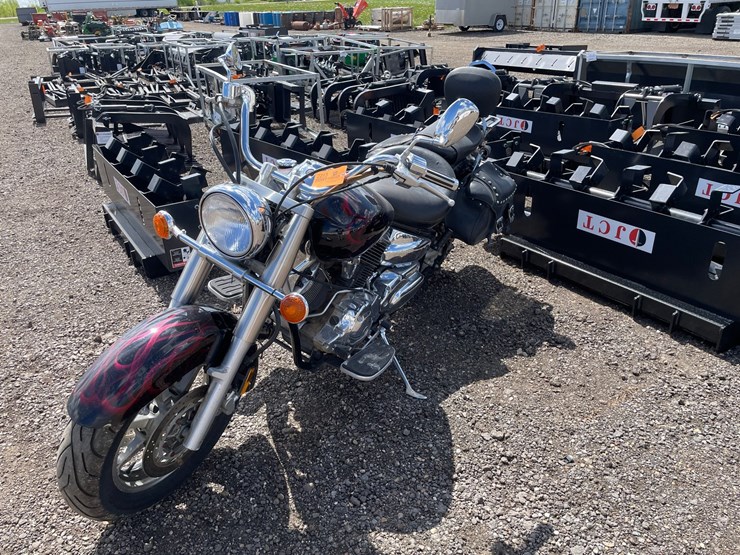 #2903-•-2004-yamaha-vstar-1100-motorcycle-(has-wi-title)-image-2