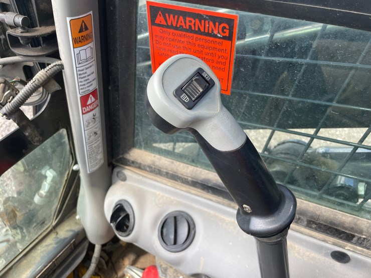 2018-new-holland-c232-image-25