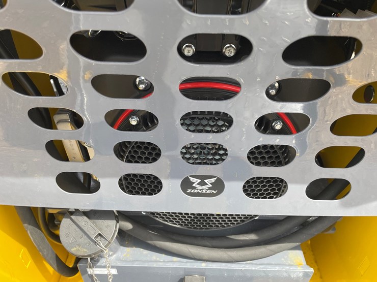 #2825-•-2026-landhero-mini-skid-steer-loader-image-9