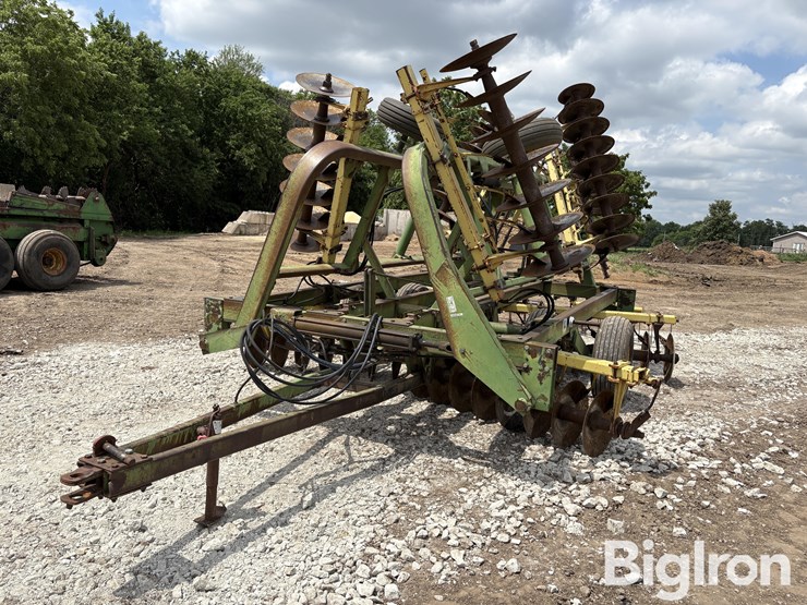 john-deere-230-image-1