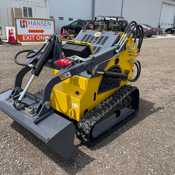 #2826 • 2026 Landhero Mini Skid Steer Loader