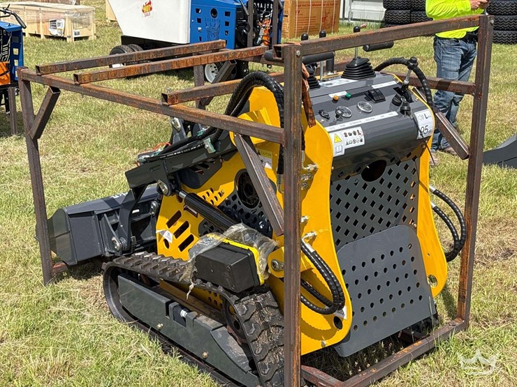 2026-stand-on-track-loader-mini-skid-steer-image-4