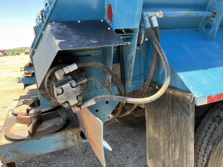 2018-versa-v-bottom-spreader-trailer-image-13
