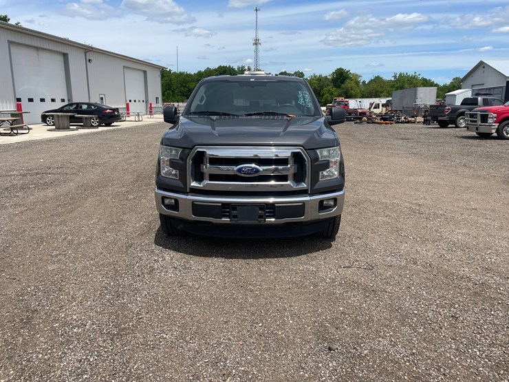 2015-ford-f150-xlt-image-2