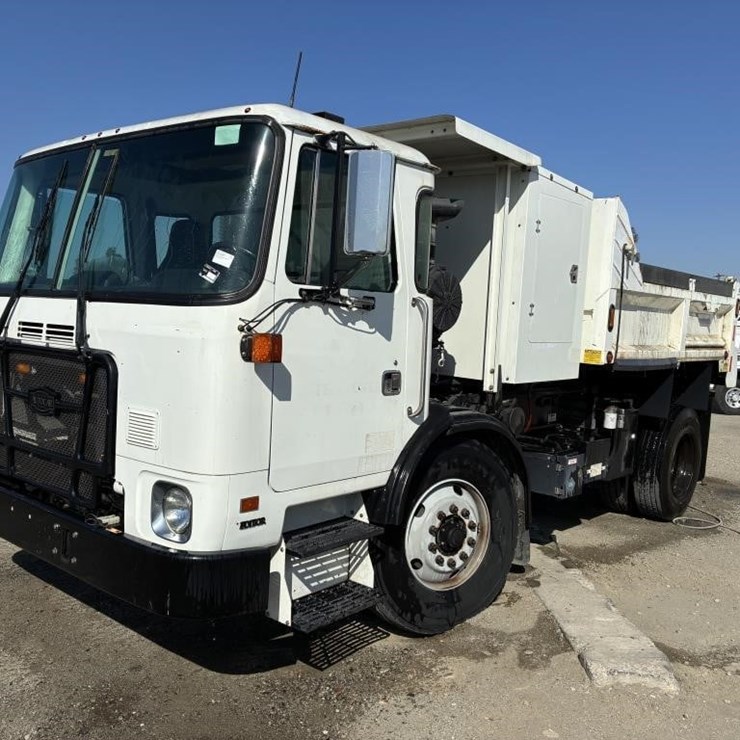 2011 AUTOCAR XPEDITOR