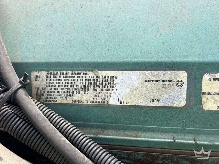 1996-freightliner-fld120-image-9