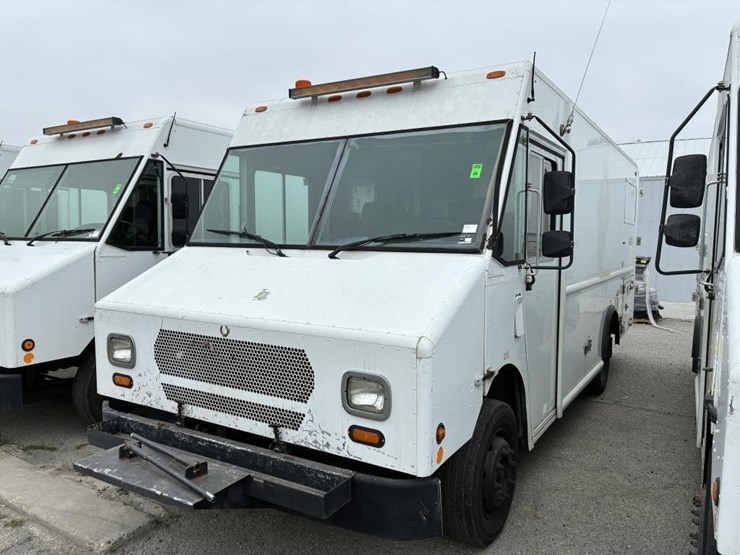 2008-workhorse-w62-image-1
