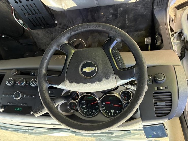 2012-chevrolet-silverado-2500-image-16