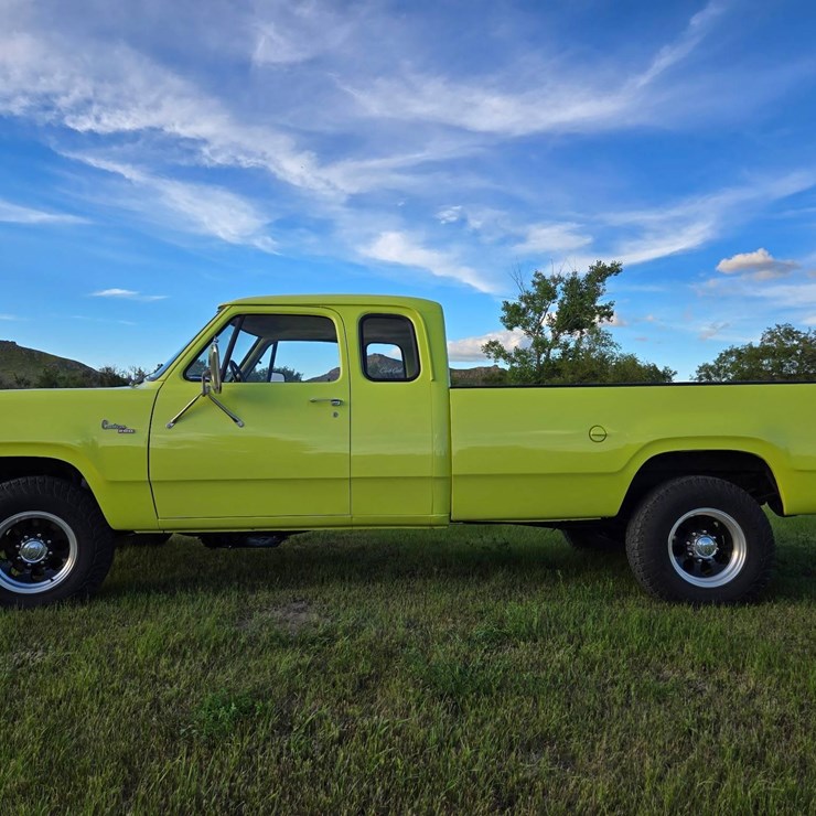 1977 DODGE W200