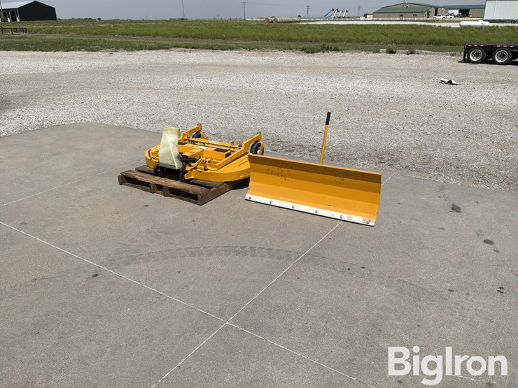 walker-mower-deck-&-snow-blade-image-1