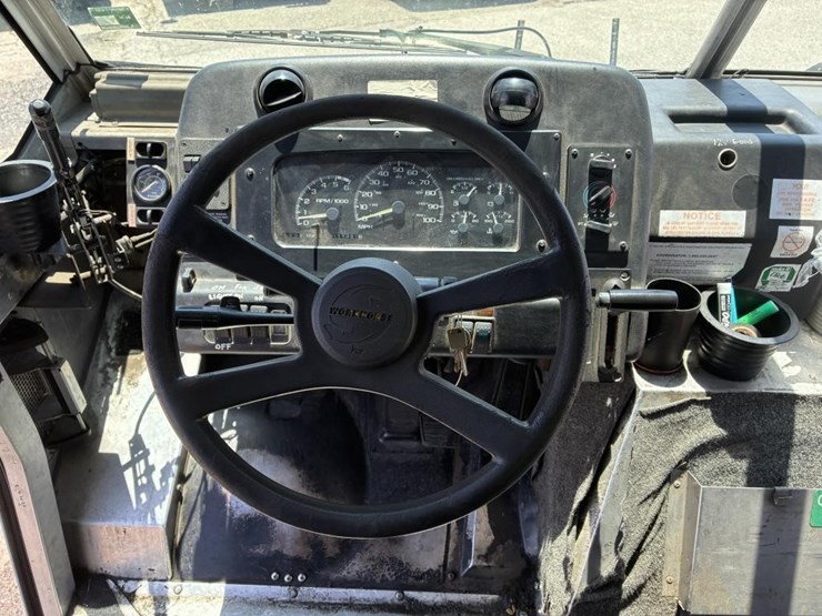2002-workhorse-p42-image-21