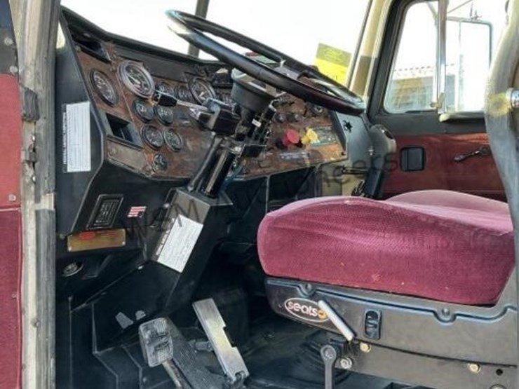 1997-peterbilt-379-image-24