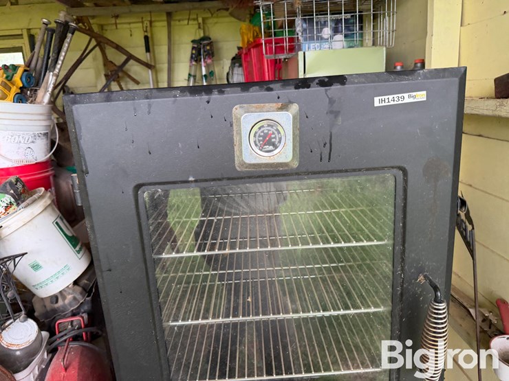 master-built-smoker-image-12