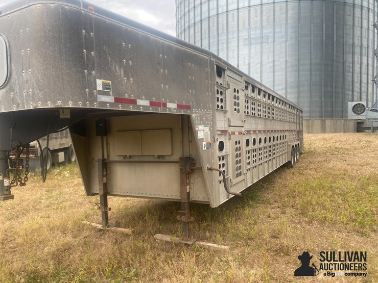 2018-wilson-livestock-trailer-image-12
