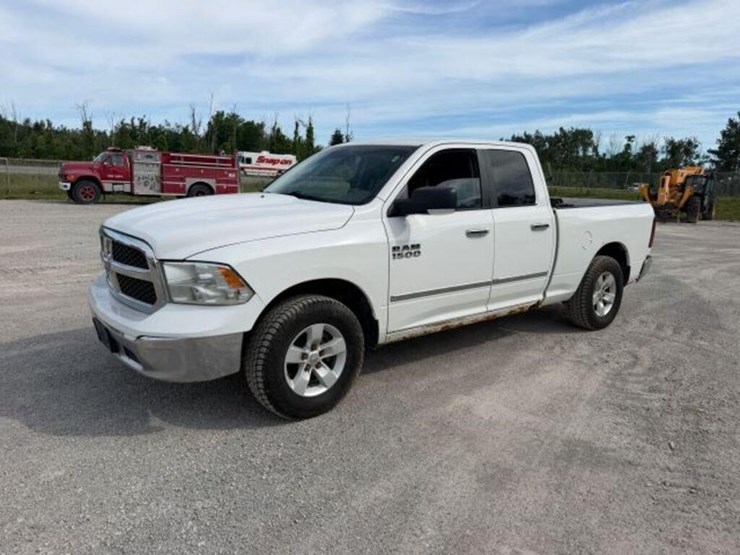 2017-ram-1500-slt-image-1