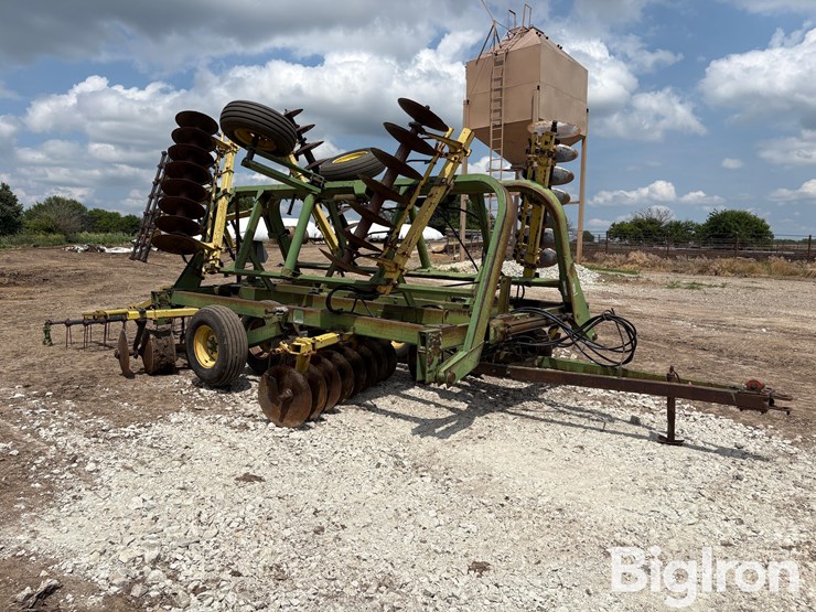 john-deere-230-image-3