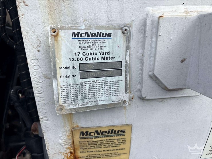 2015-peterbilt-320-image-19