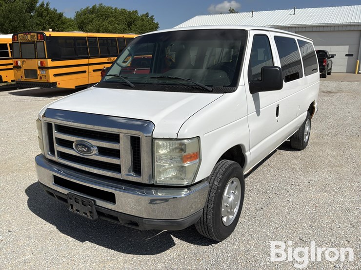 2010-ford-e350-xlt-image-12
