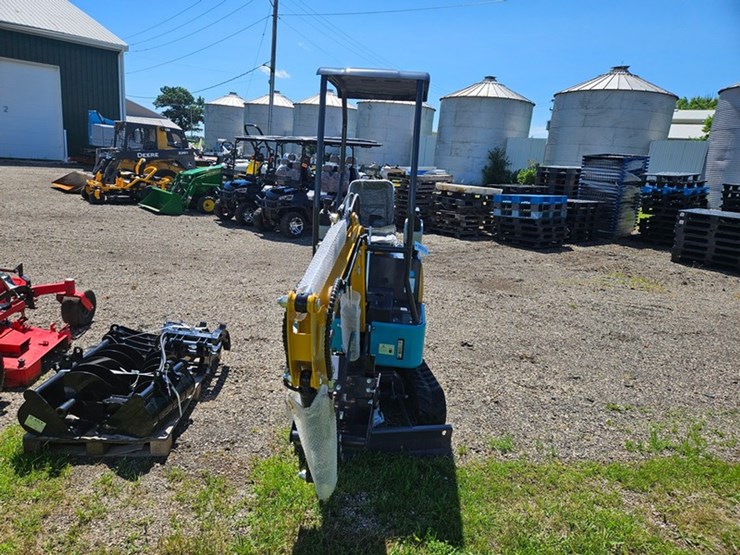#319-•-2025-cfg-mx15r-mixi-excavator-image-8