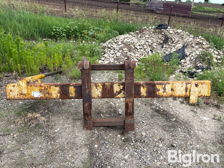 caterpillar-bale-lifter-image-5