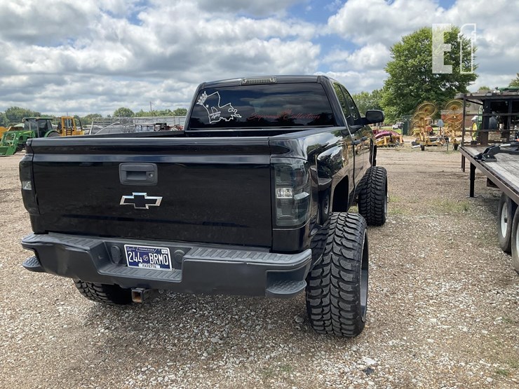 2015-chevrolet-silverado-1500-ls-image-4
