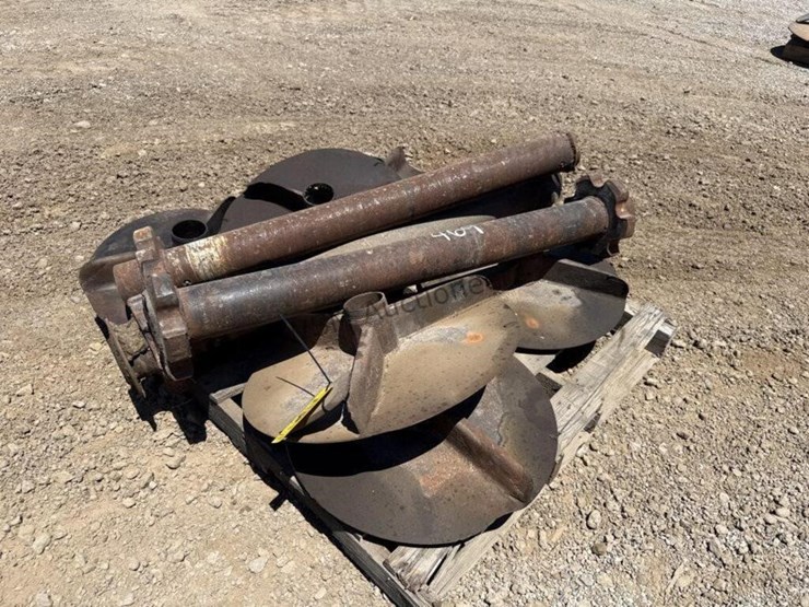 pallet-of-drive-shafts-&-spinners-for-spreader-image-1