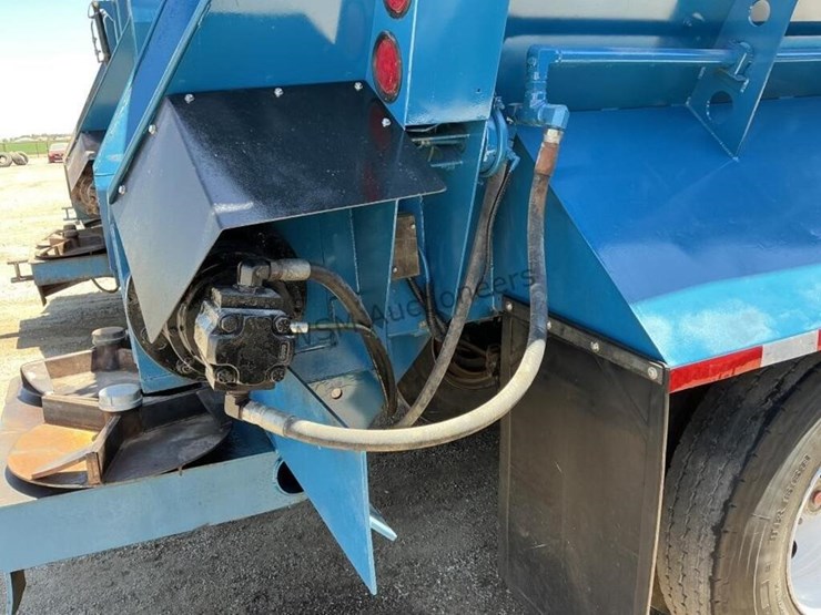 2014-versa-v-bottom-spreader-trailer-image-13