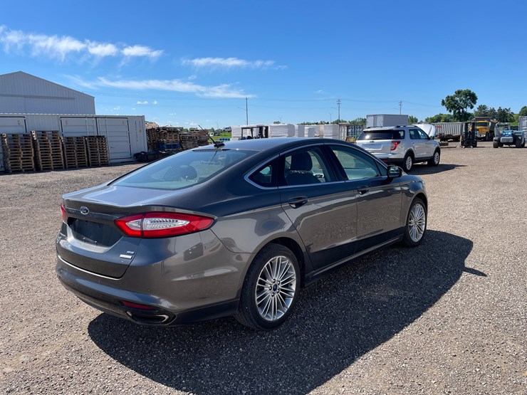 #2789-•-2016-ford-fusion-se-sedan-(has-wi-title)-image-5