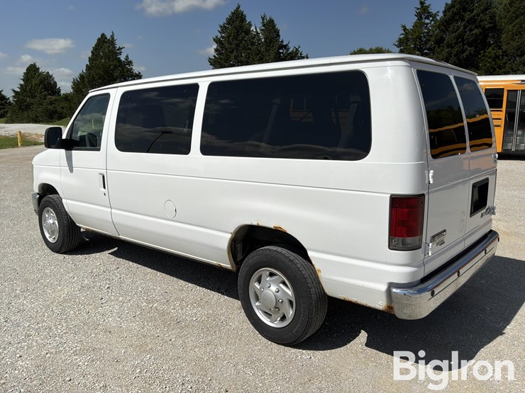 2010-ford-e350-xlt-image-7