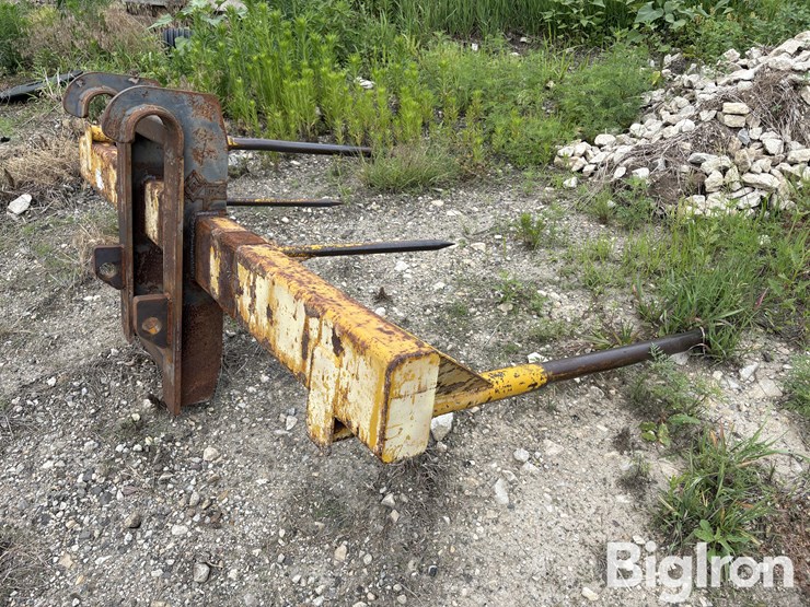 caterpillar-bale-lifter-image-4