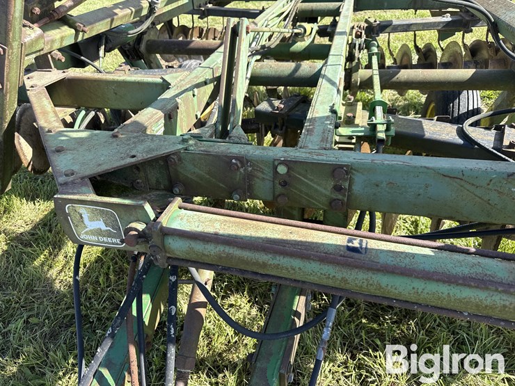 john-deere-230-image-13