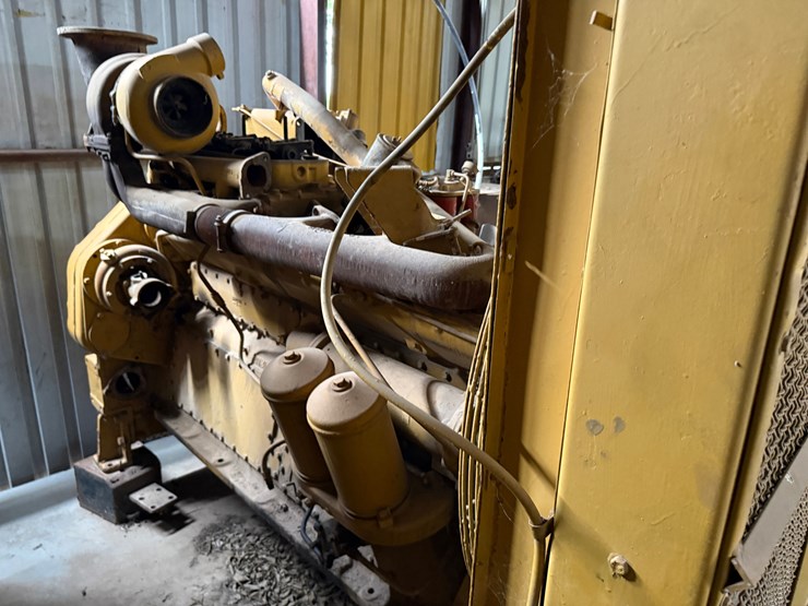 caterpillar-d353-image-4