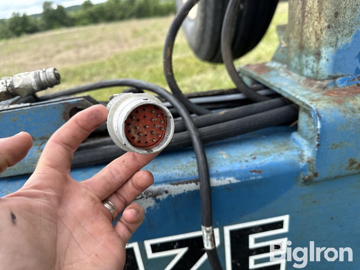 1995-kinze-2600-image-15