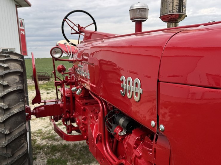 1954-farmall-international-300-image-13