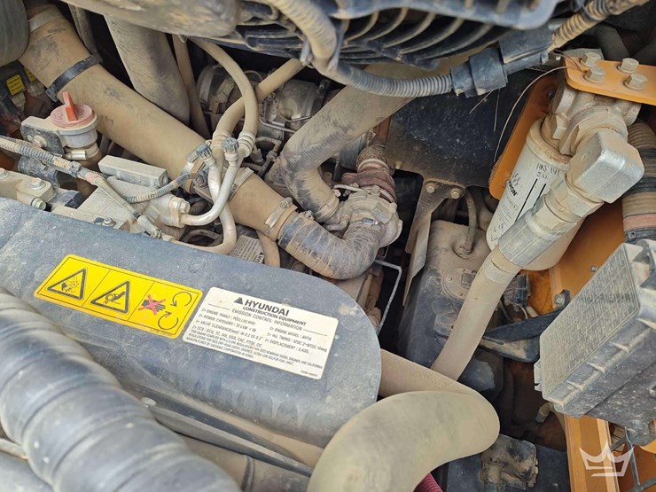 2024-hyundai-ht100v-image-15