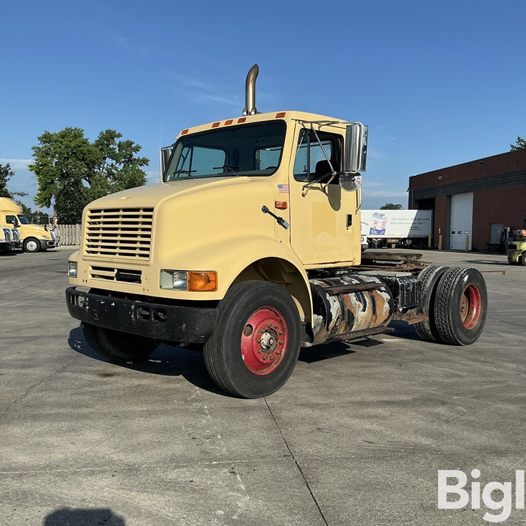 1999 INTERNATIONAL 8100