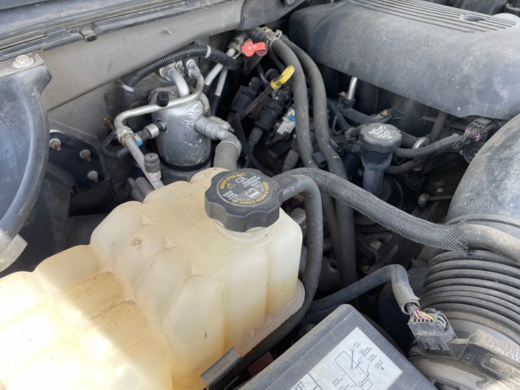 2003-chevrolet-tahoe-image-27