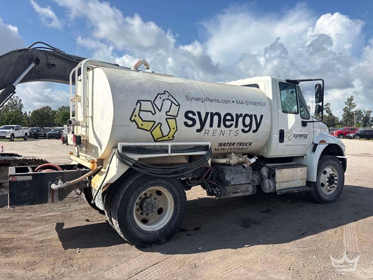2018-international-durastar-4300-image-3