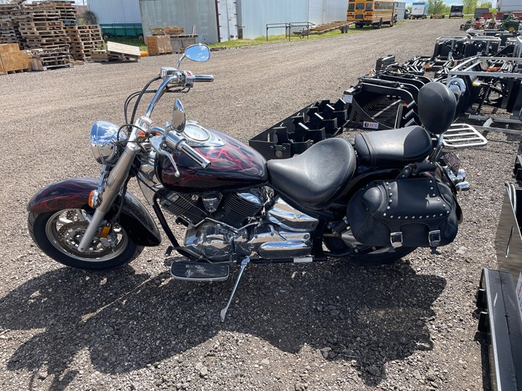 #2903-•-2004-yamaha-vstar-1100-motorcycle-(has-wi-title)-image-1