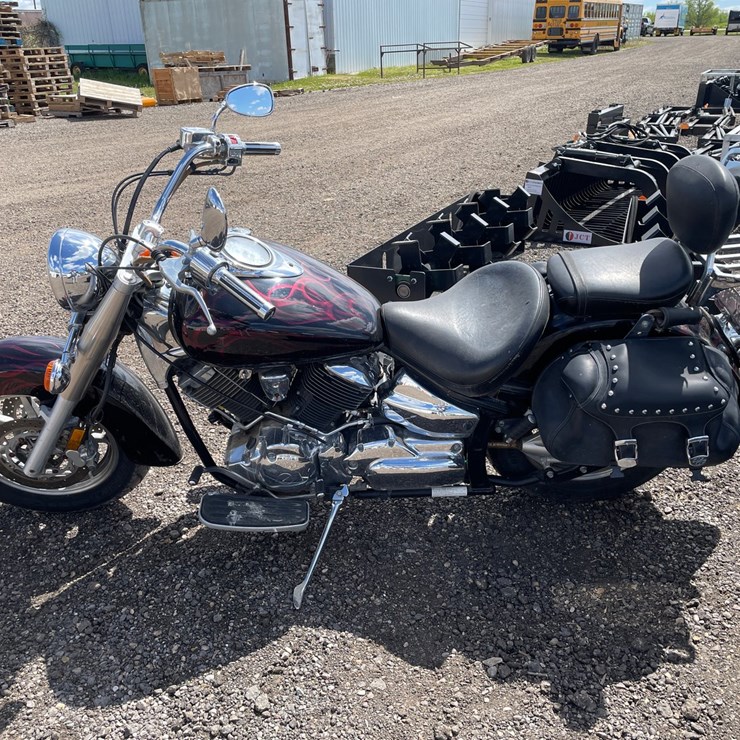#2903 • 2004 Yamaha VStar 1100 Motorcycle (Has WI TItle)