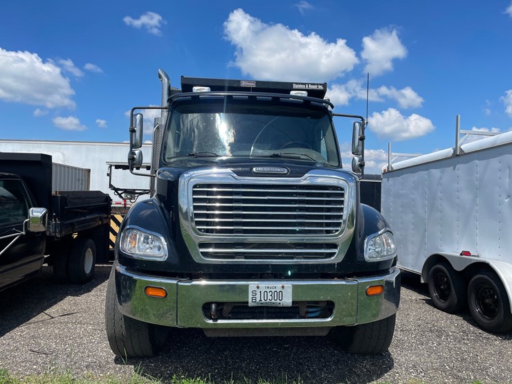 #2872-•-2006-freightliner-quad-axle-dump-truck-(title-in-delay)-image-2