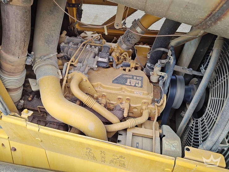 2016-caterpillar-d6h-image-17
