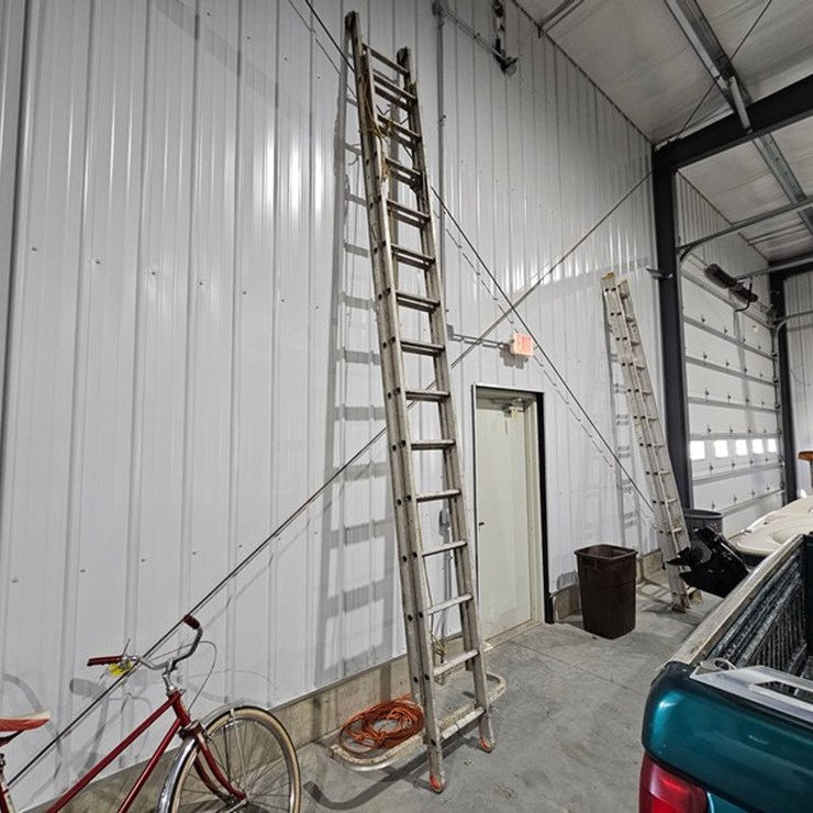 #15 • Keller 28' Aluminum Extension Ladder