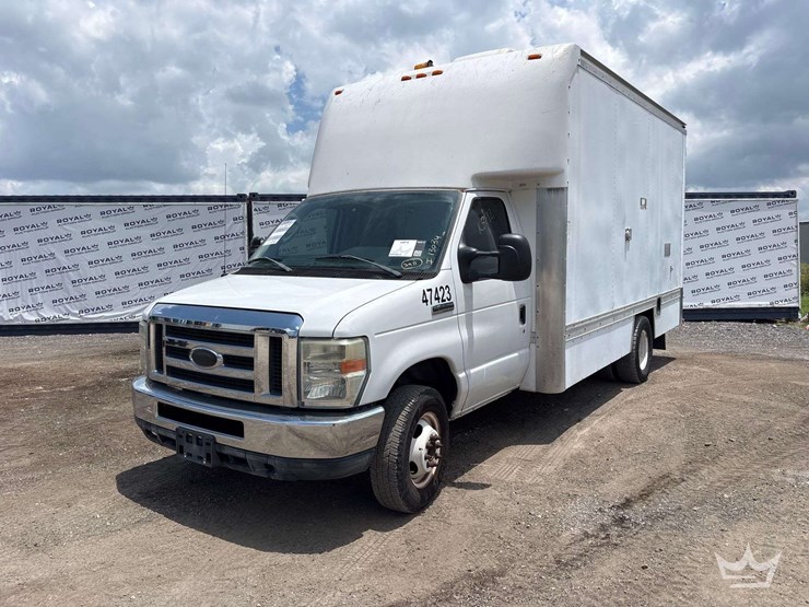 2014-ford-e450-image-1