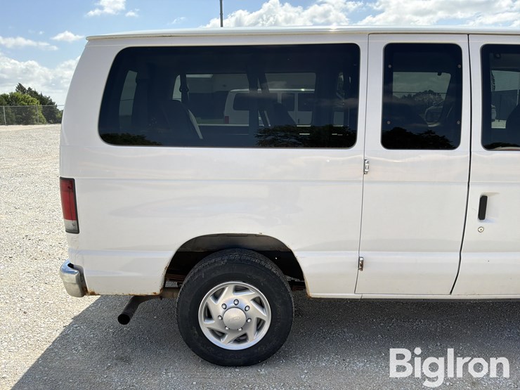 2010-ford-e350-xlt-image-15
