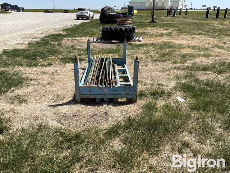 shipping-stand-&-t-posts-image-8