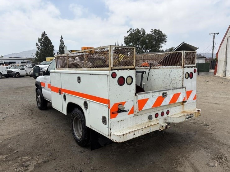 2007-gmc-3500hd-image-4