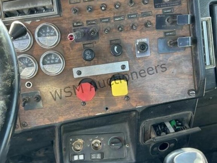 1998-peterbilt-379-image-23